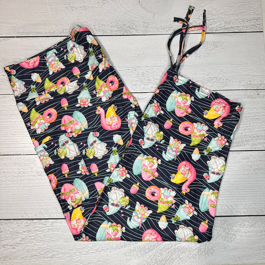 Summer Gnomes Ruched Cuff Capris with Side Pockets