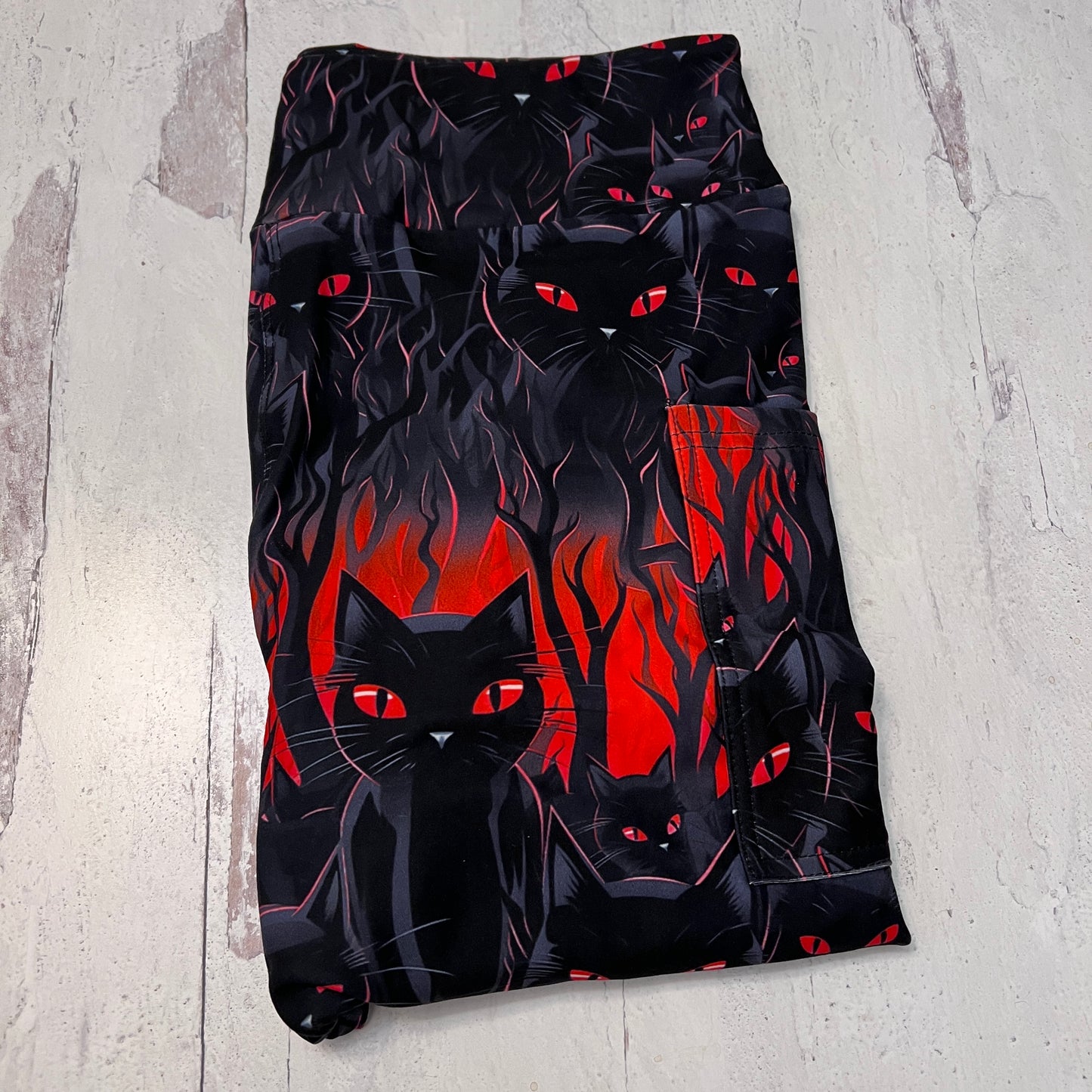 Black Cat Red Eyes - Leggings with Pockets